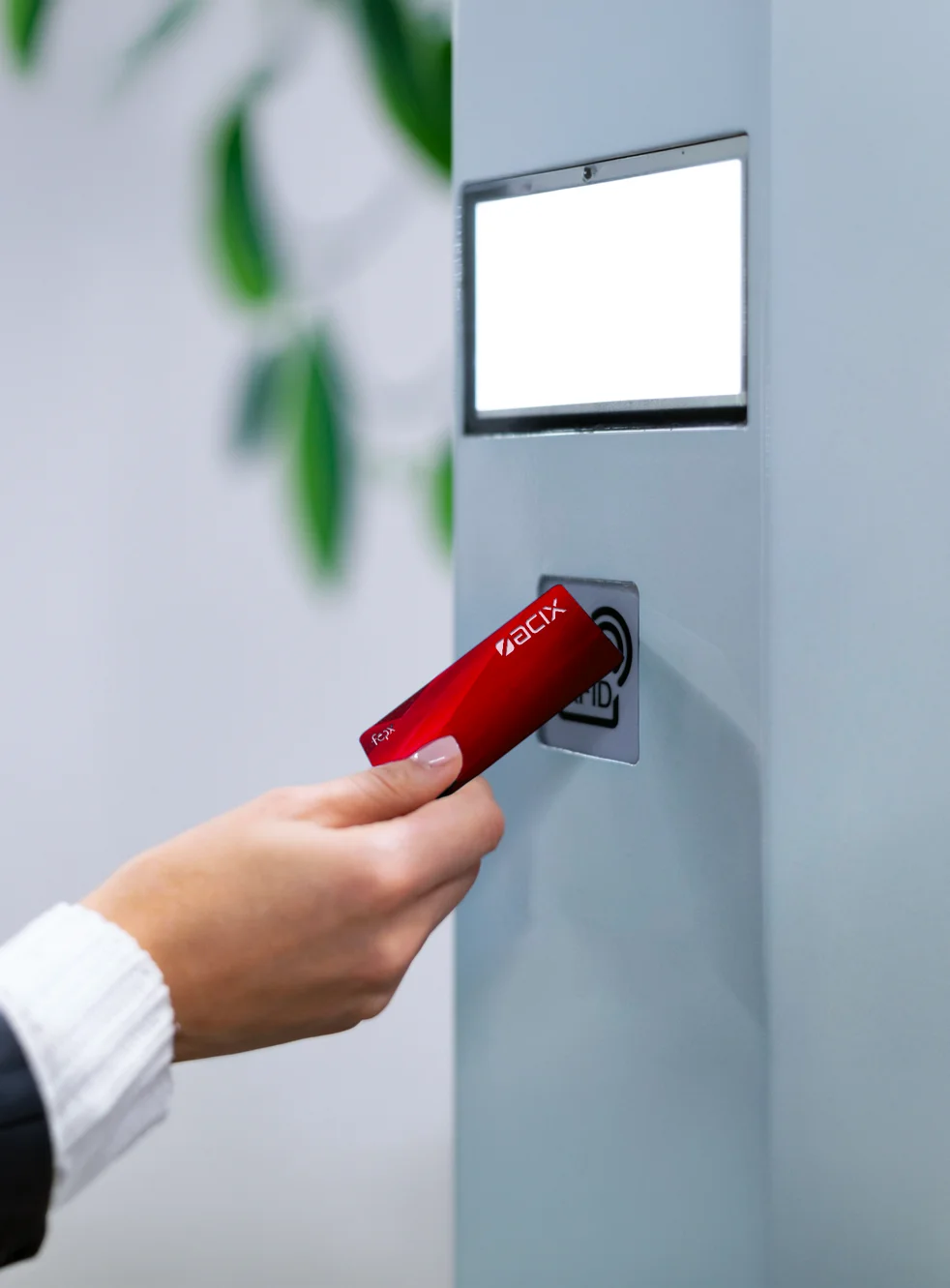 Working of a Smart Card Door Access Control System in Saudi Arabia