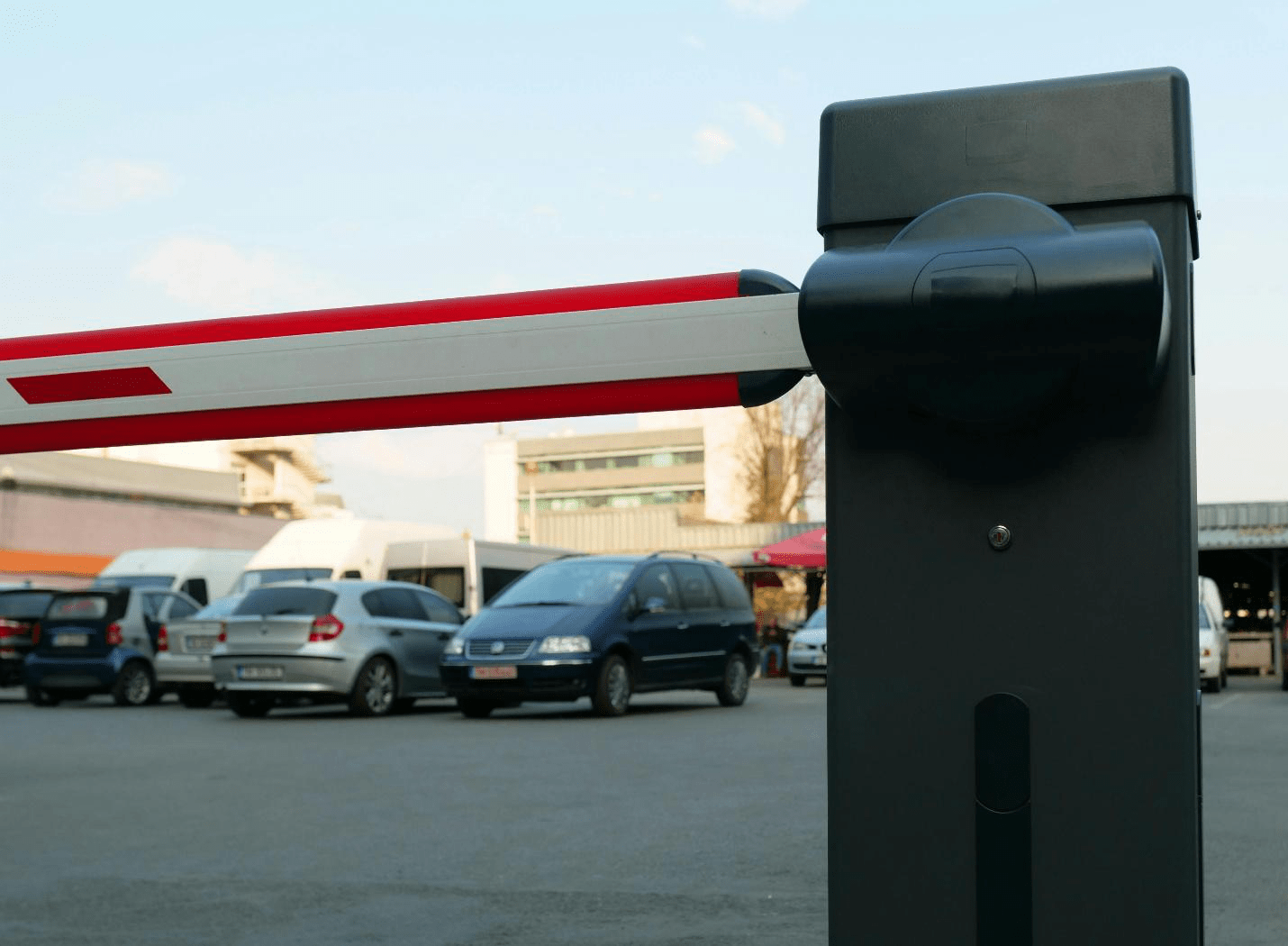 Automatic barrier arm gates quietly power secure vehicle movement across today’s smart cities and enterprise campuses